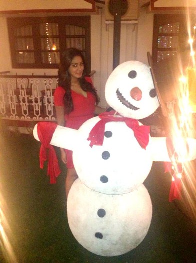 227637_470679662993949_1929618622_n - Sana Khan