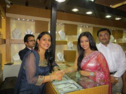 528541_261868950607740_628205638_n