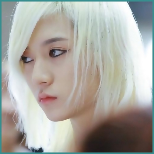 #. [se intoarce cu o sticla de T.si niste pahare].nanaa.:>:)) - l - x - Episodul 04 - x - l