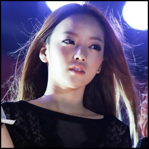 .x [ toarna toata stiicla te tequila in gura ] booooon !!