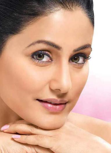 312312_521310624556037_616372607_n - Hina Khan 2