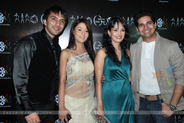 83843-sara-khan-and-karan-mehra-at-the-launch-of-three-acting-studio-a - Sara Khan_amicii si prietenii