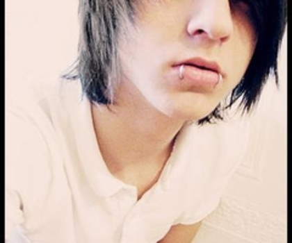 tumblr_mgpbi6mWUb1rfnc9po1_400_thumb - xo_Emo_xo