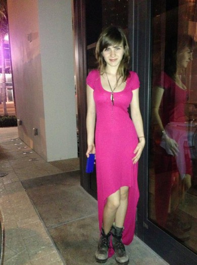 46289_476080749095627_2059957557_n