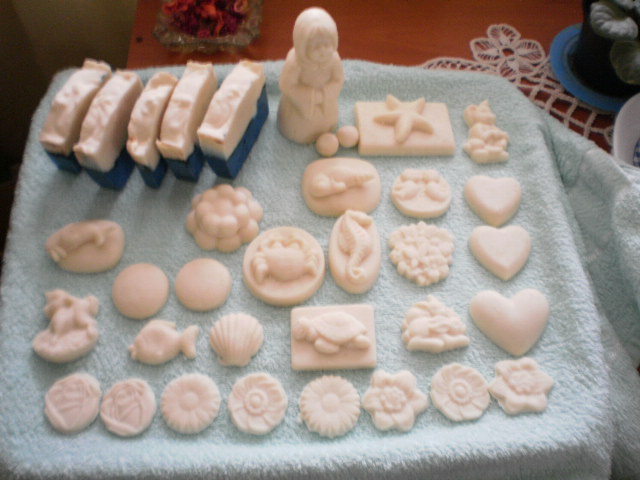 soap figures - sapunuri naturale