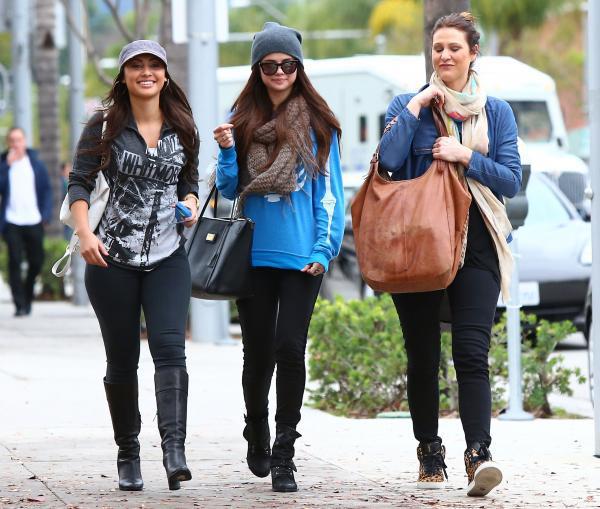 74099_362758760488129_1952582722_n - Selena with Francia Raisa shopping retail therapy