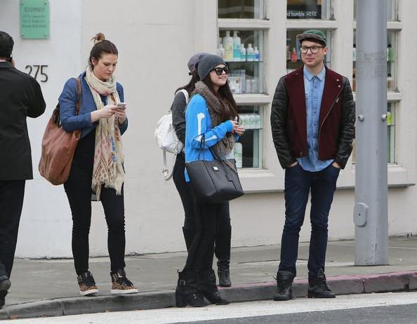 482918_362759067154765_1308512631_n - Selena with Francia Raisa shopping retail therapy