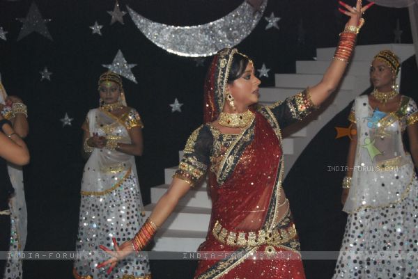 56405-ragini-rock-the-dance-floor - Parul Chauhan_ragini bidaai