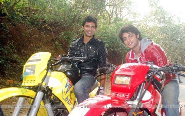 209080-barun-sobti-and-karan-wahi