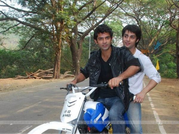 192380-barun-sobti-and-karan-wahi