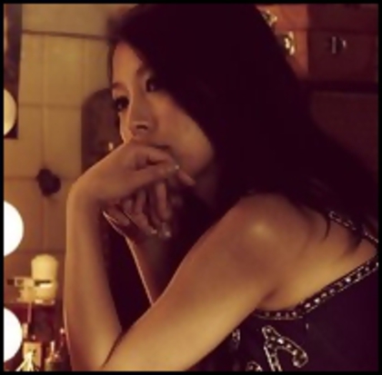 `Amm...nu..adica nu cred..pff..habar nu am :)) Dar de obicei e vesela..:))