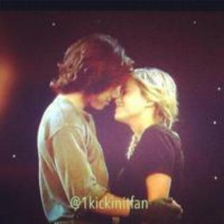 Si kiss urmat de o imbratisare