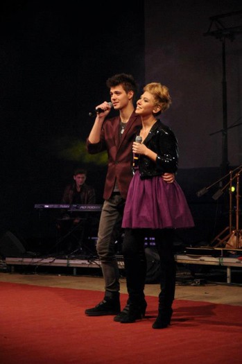 9492_249741565157137_1038735558_n - Concert Iasi