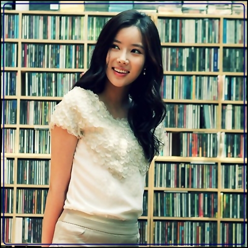 . O sticluta de parfum :o3.. si o camasa.;;)