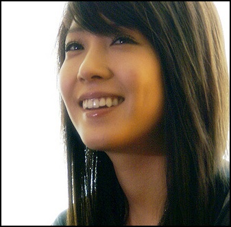 `Oke...:)) ;)) Pff..daca te vede Yesu...lesina pe aici :))