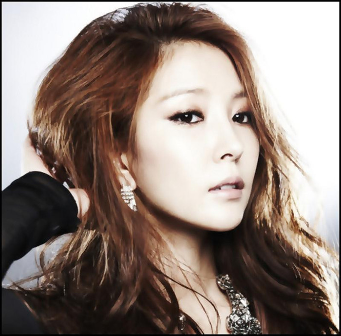 `Adica..nu vrei sa stie ca esti aici...sau cum? /:) :))