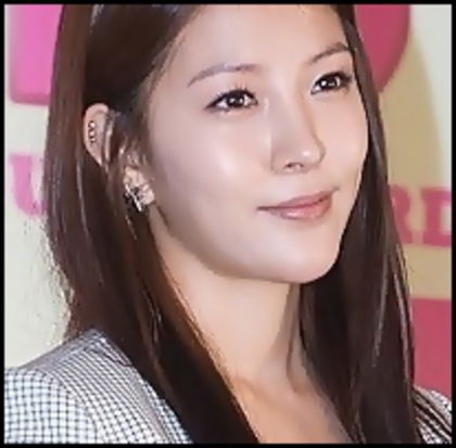 `..:)) Cum sa nu te cunosc eu pe tine? /:) :))