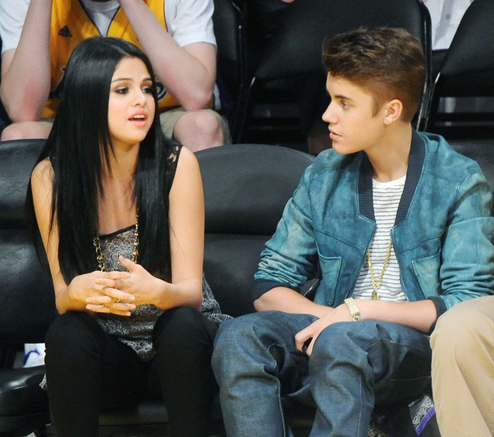 A: :) M: Ma bucur ,si de acum vom fi prieteni :)) - xX Parte x1 Xx