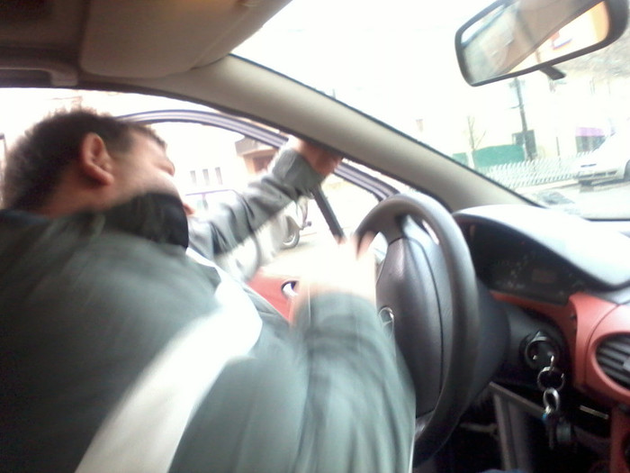 o intrat la apă..mama ei de maşină!Nu-i aşa?