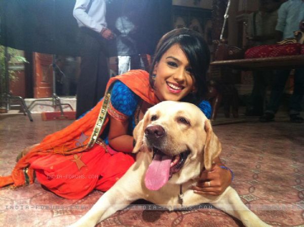 173339-nia-sharma-on-sets-of-ek-hazaaron-mein-meri-behna-hain - Nia Sharma