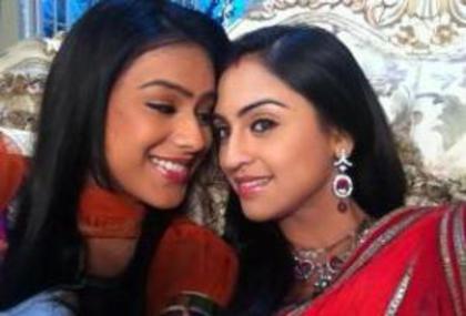 Nia Sharma and Krystle Dsouza (23)