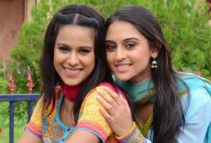 Nia Sharma and Krystle Dsouza (24)