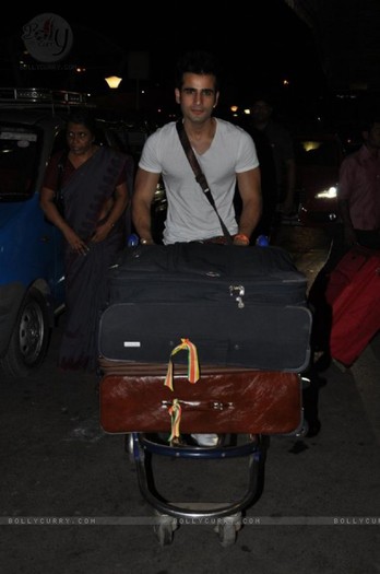 201705-karan-tacker-leave-for-iifa-2012 - Karan Tacker