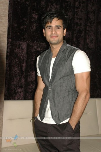 132629-karan-tacker-at-rang-badalti-odhani-celebrates-300-episodes - Karan Tacker