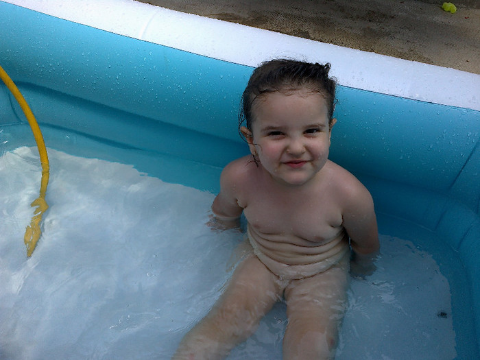 SI MIE IMI PLACE IN PISCINA