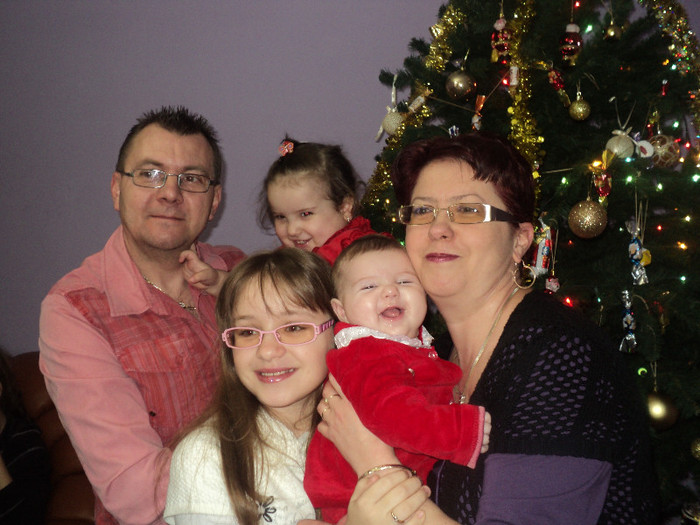 COPIII MEI CU FETITA LOR SI NEPOTELELE