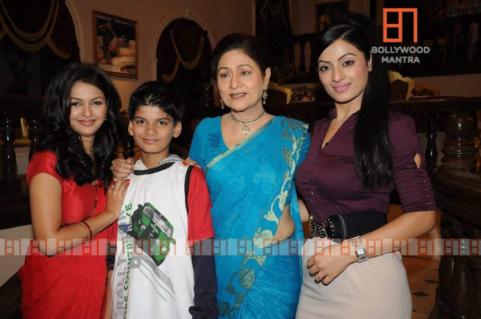 aruna-irani_sonia-singh__480967