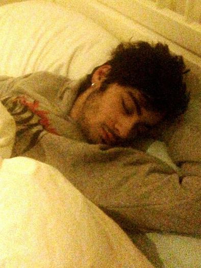 1D - 00 One Direction Sleeping