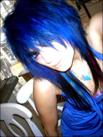 blue-emo-hair-330x438