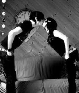-emo-love-24473189-208-242