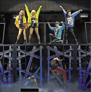 w - 2NE1 3