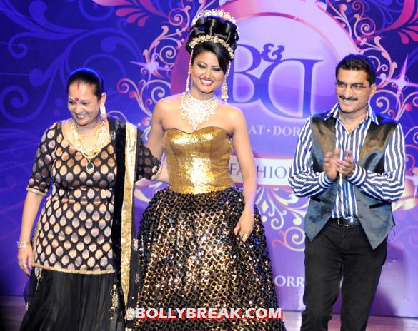 Dorris-Godambe,-Nigaar-Khan,-Bharat-Godambe - NIGAAR Z KHAN