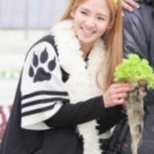 hyoyeon 75 - 2ne1 korea 1
