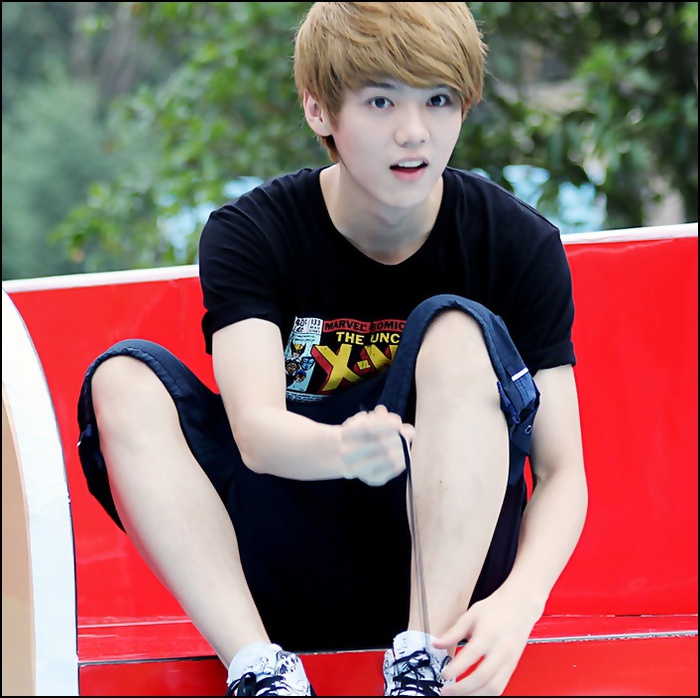 - . Bine;) .. Pe aici e plictiseala.sau nu.?? :))