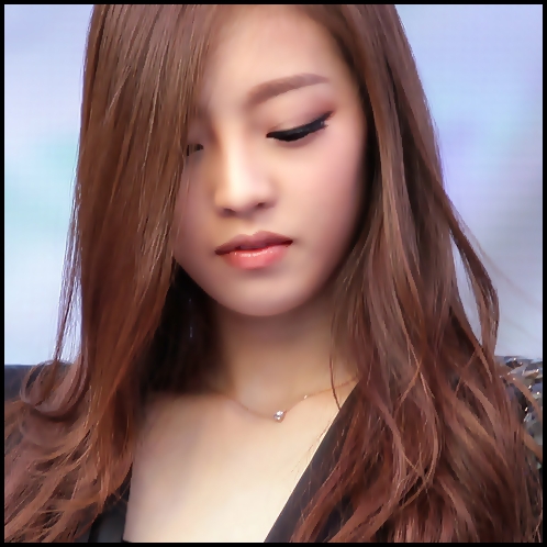 .x [ coboara ] bwa !! Nimeni in casa asta !! :-l.. [ coborand scariile ]