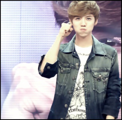 - . :)) | se uita le ei |