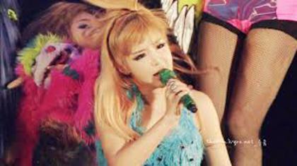 welove - 2ne1 korea 1