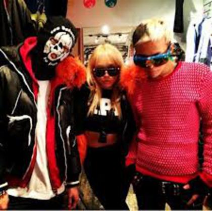 uu - 2ne1 korea 1