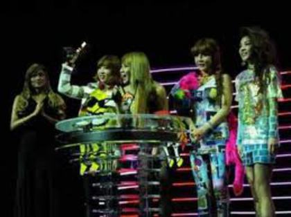 fanpop - 2ne1 korea 1