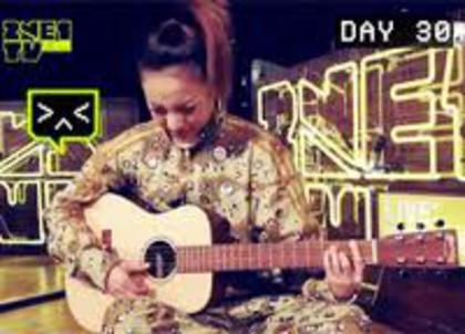 guytar - 2ne1 korea 1