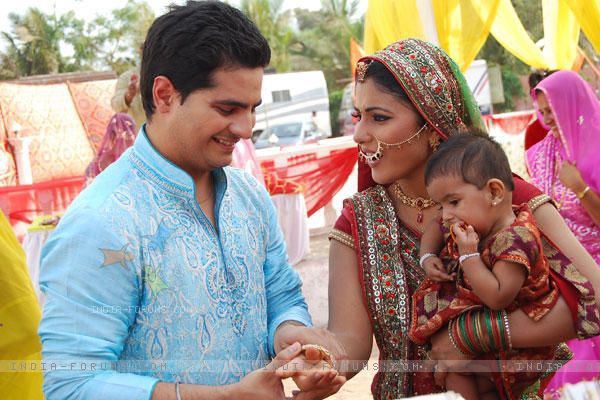 159381-naitik-akshara-with-ananya-in-ye-rishta-kya-kehlata-hai - DRAGOSTE DULCE AMARA