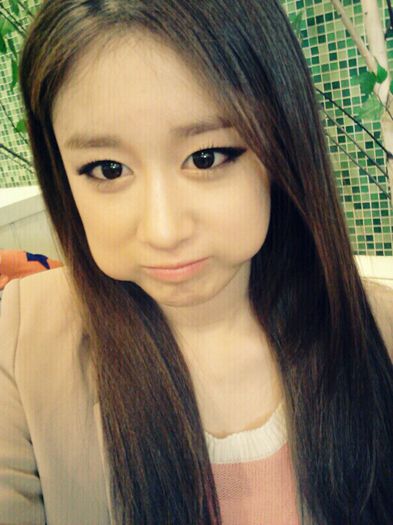 tara jiyeon cute selca