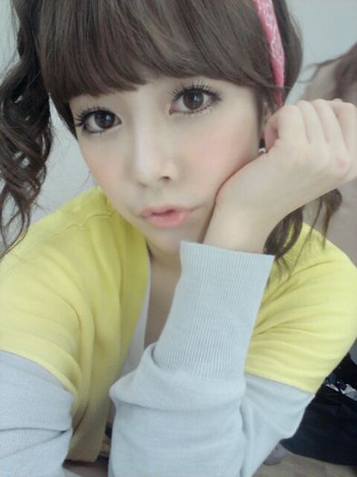 soyeon doll like selcas (2)