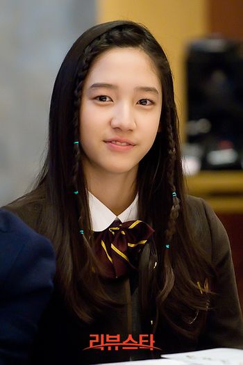 t-ara dani school 2013 pictures (2)
