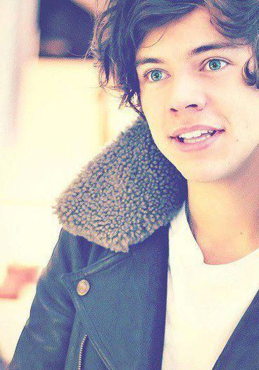 Ce draguta ii Hazza! - Happy B-day Harry Styles