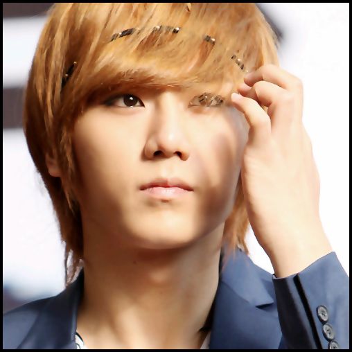 [(:] ...Tu si.. jocurile tale.. |pleaca la bucatarie| ..